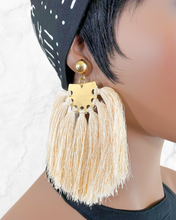 Tassel (beige) | earrings